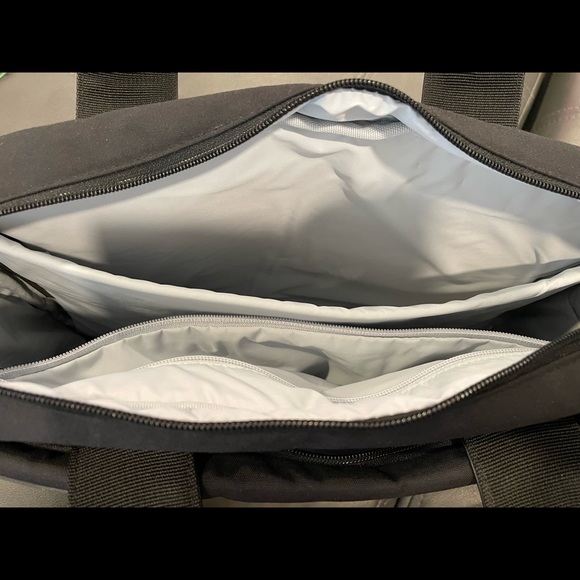 Moleskine ID Reporter Laptop Bag, BLACK - Picture 5 of 11